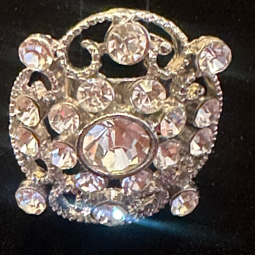 Very pretty Rhinestone Ring - Picture 3 of 6
